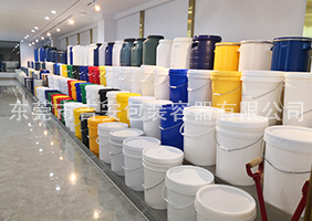 黑人最大屌亚洲吉安容器一楼涂料桶、机油桶展区